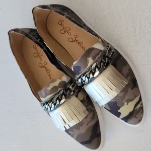 Magda Camouflage womens Pointed Sneakers